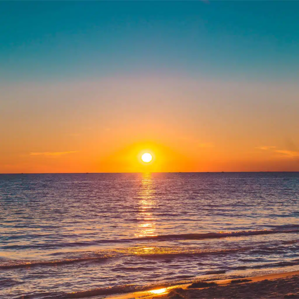 Ocean Sounds | Relaxing Beach Sounds | Walking on the Beach