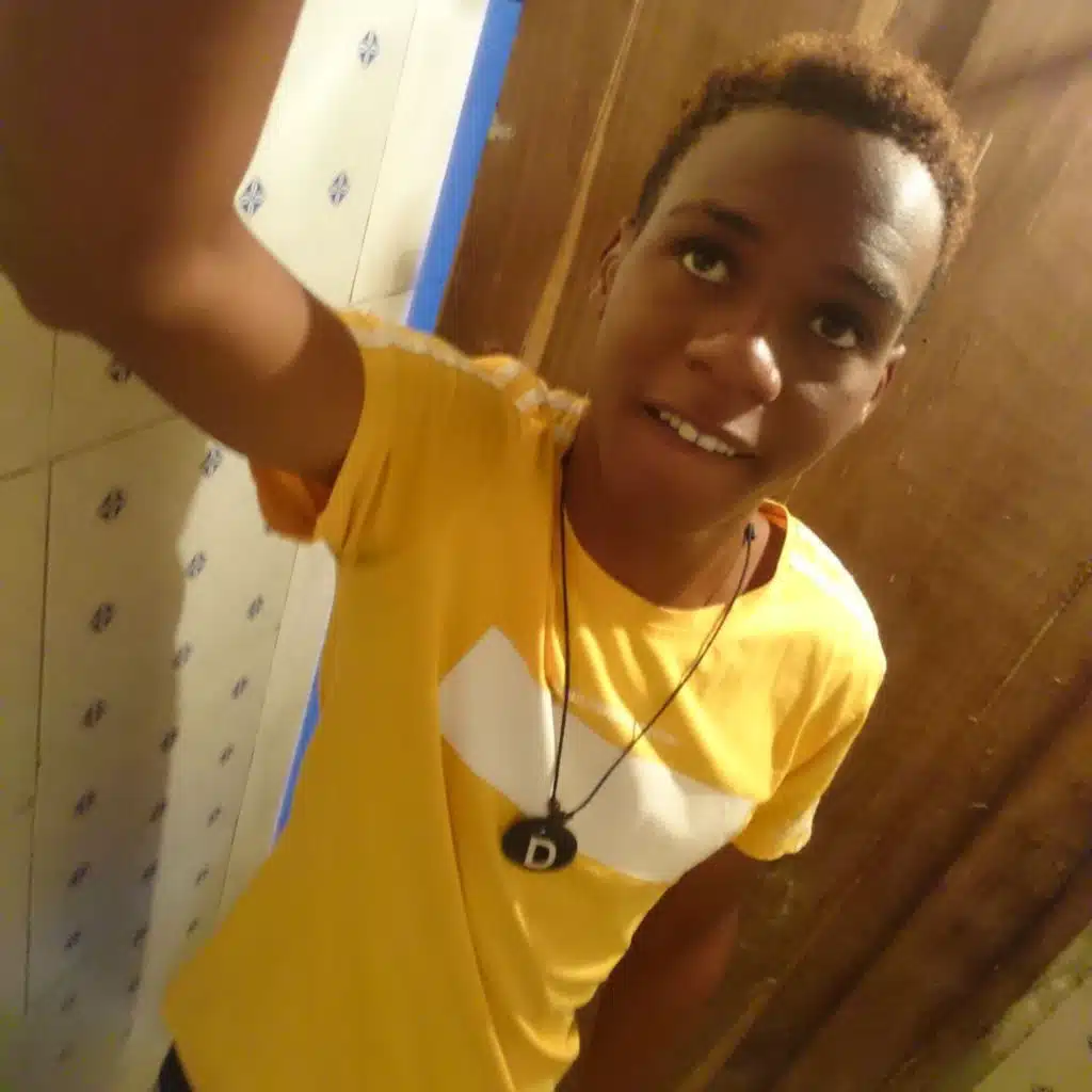 Não Dá (feat. Emy)