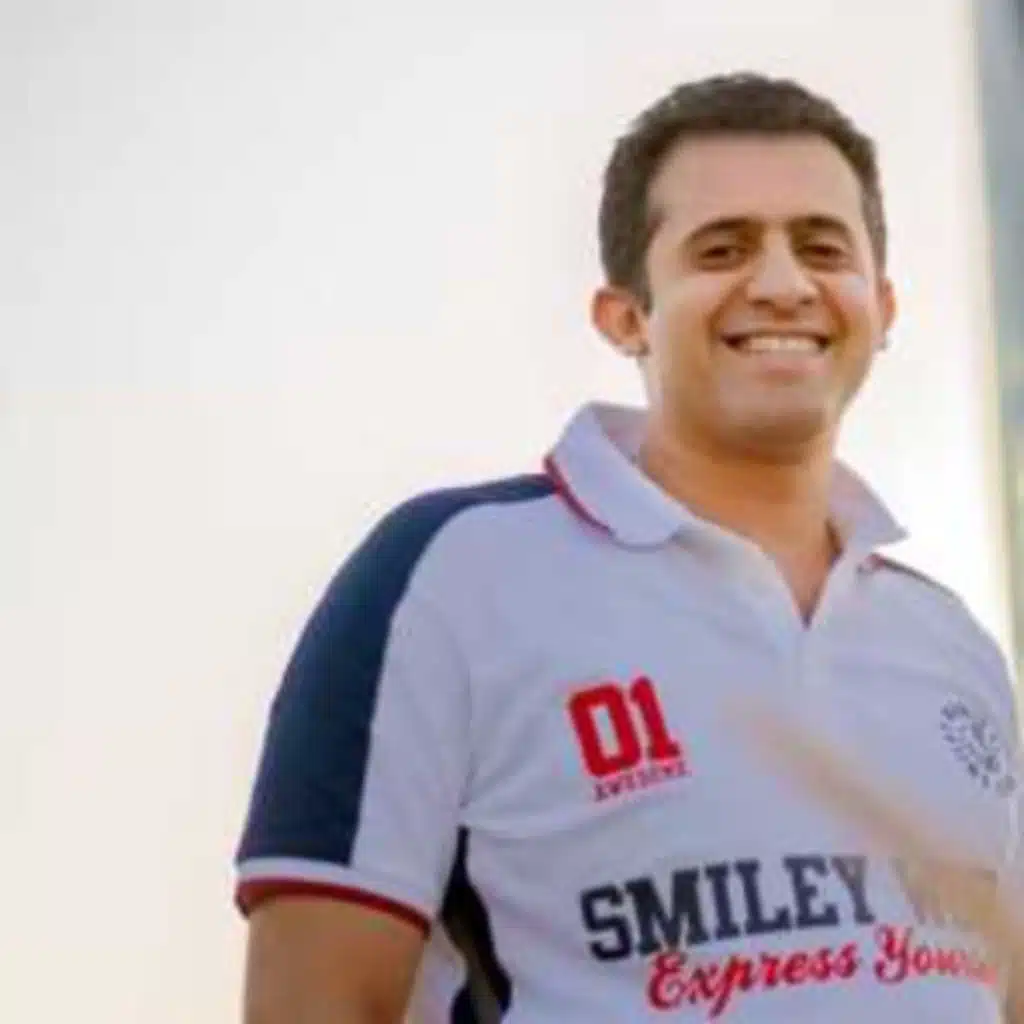 قصيدة غريباً عشتُ في الدنيا