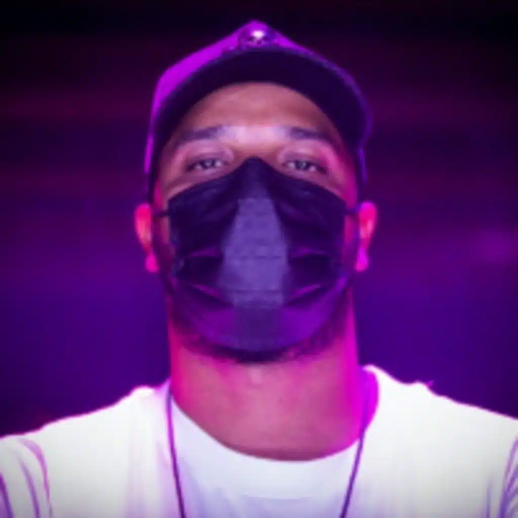 ريمكس حاليا احتاجك