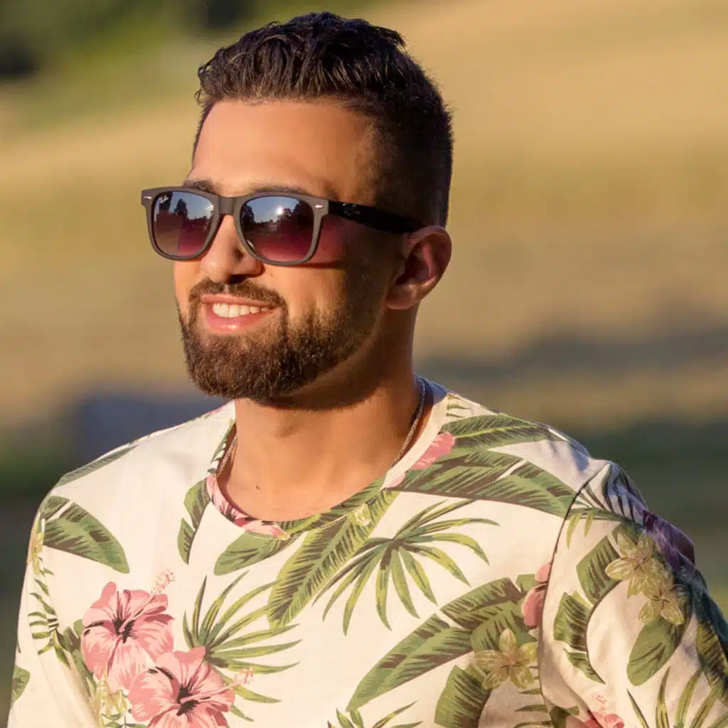 عيونك تقتلني