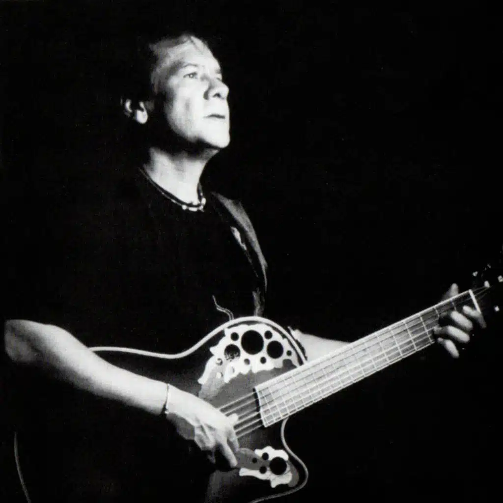 Sobreviviendo (En Vivo)