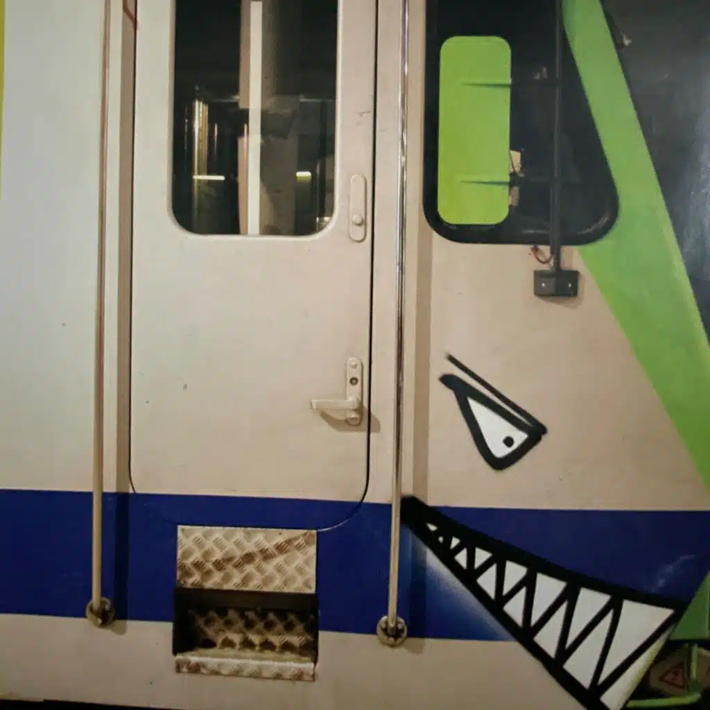 Die ganze Welt steht am Abgrund / Mach mal das Ding an die Bassbox