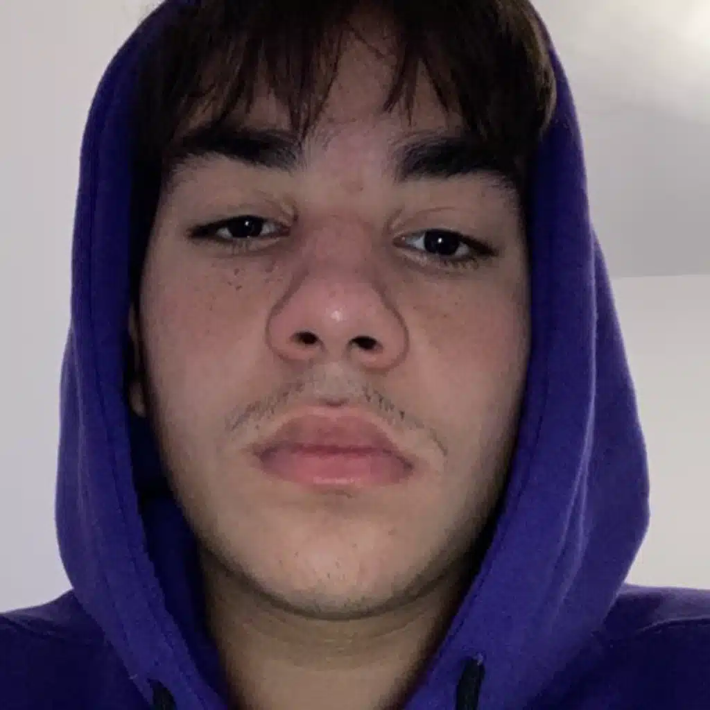 Sakr w the hoodie