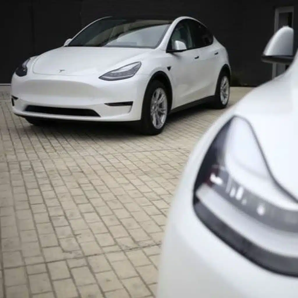 Why Is Tesla Stock Tumbling? (24.02.21)