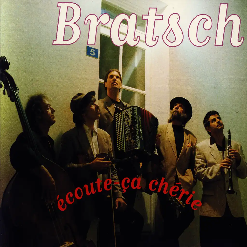 L'heureux Loup Dans La Forêt