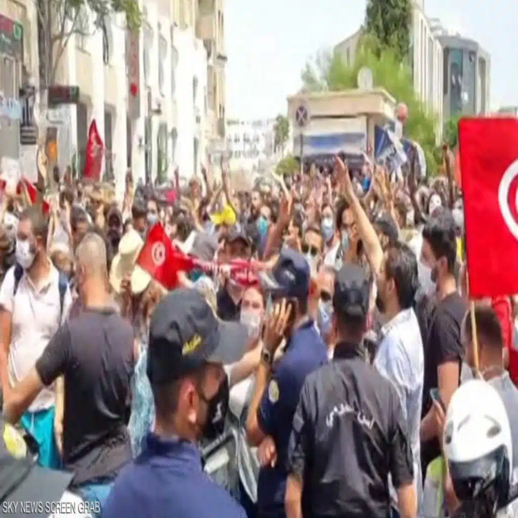 التونسيون يطالبون بأسقاط الحكومة ومحاسبه راشد الغنوشي