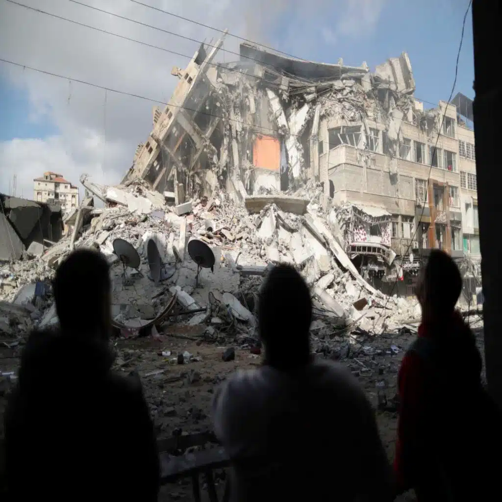 مئات القتلي الفلسطينيين وعشرات الأطفال في غزه والهدنه غير متوقعه
