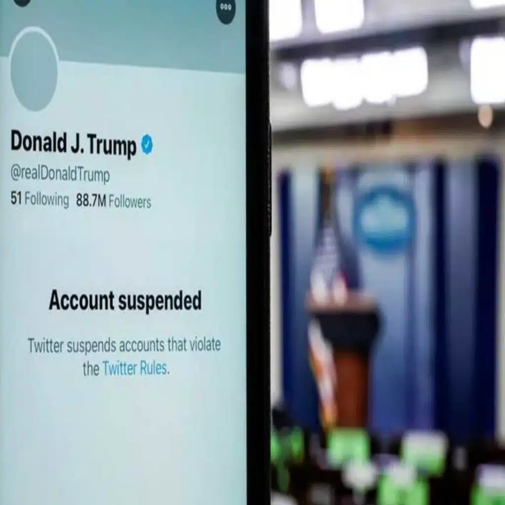 تويتر يغلق حساب ترامب علي خلفيه " تحريضه علي العنف"