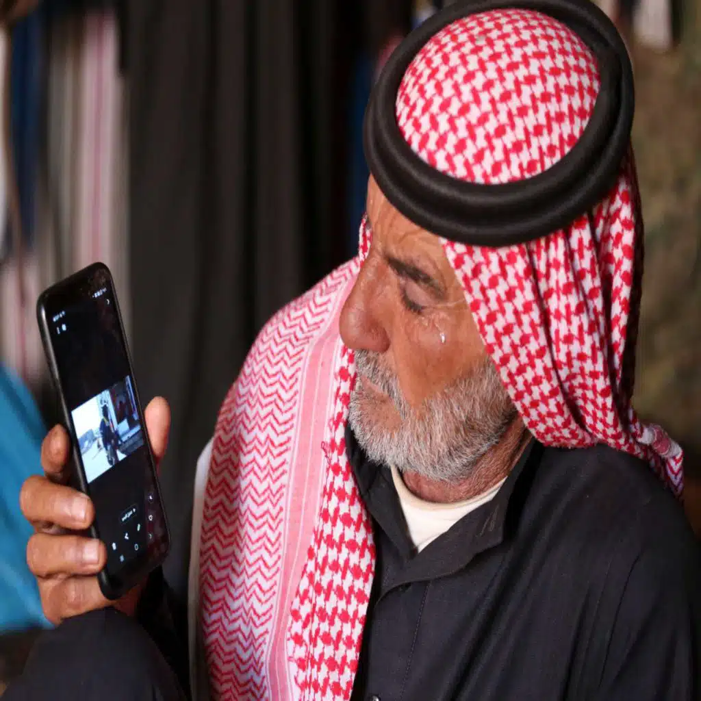 أبو الشهداء فقد 13 أبنا وزوجه ويطالب بالعداله في سوريا 