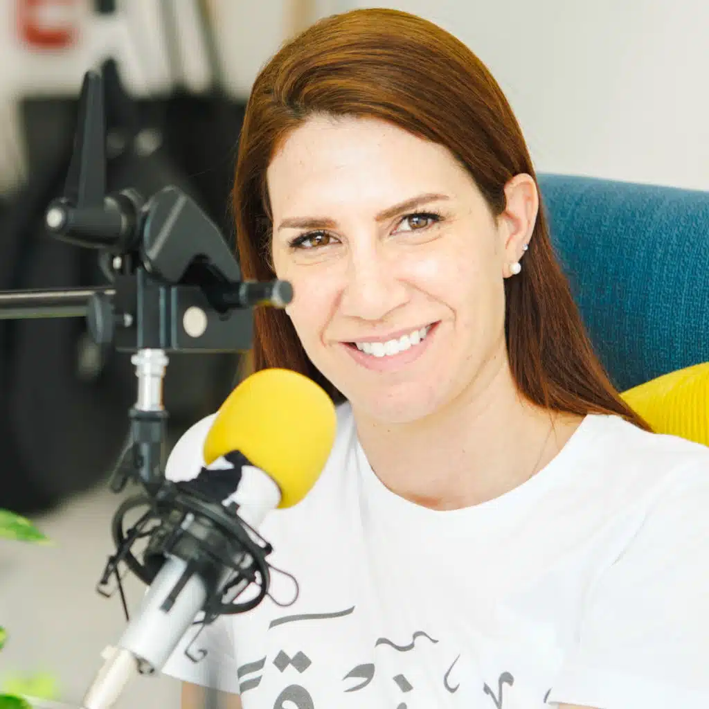 مقابلة مع أمال والحديث عن الغير مألوف والسباحة بعكس التيار