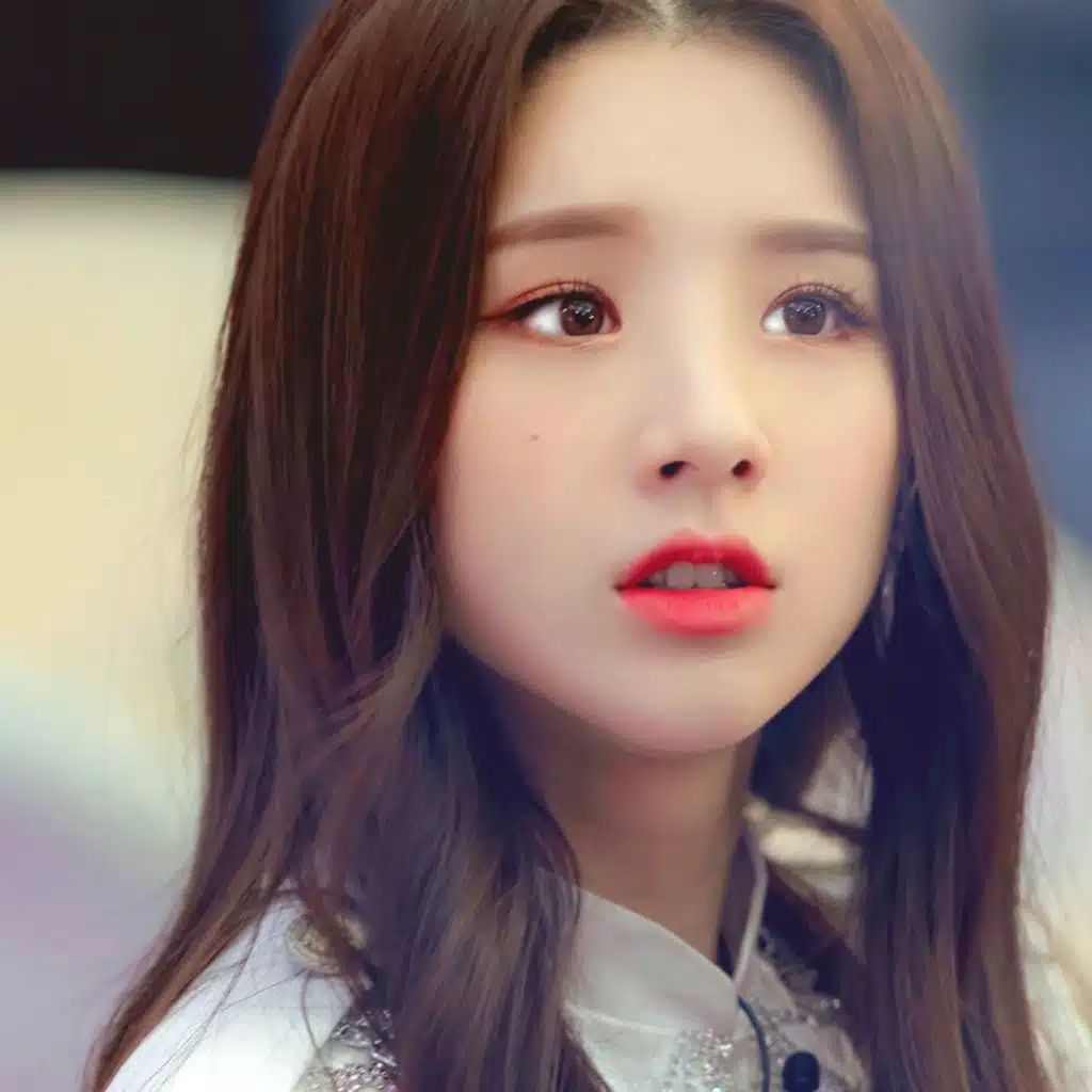 How does fashion impact society? 