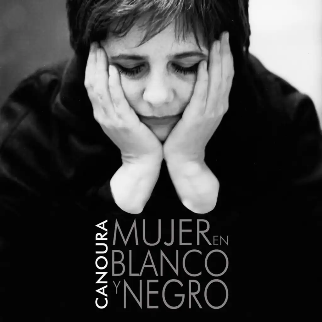 Mujer en Blanco y Negro