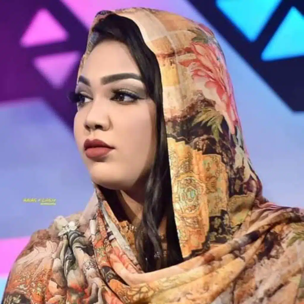 عيش معاي الحب