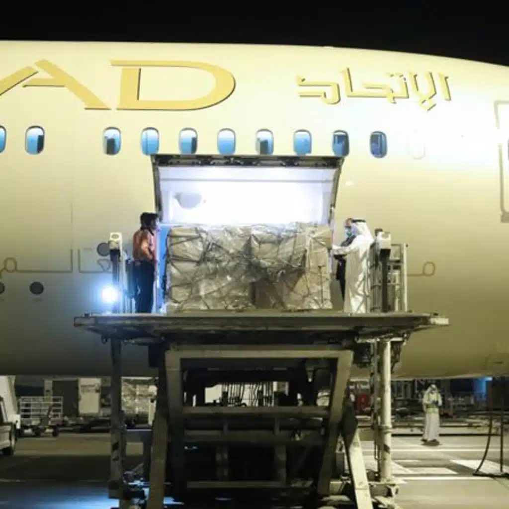 Italians react to UAE Aid to Italy to Battle Covid-19 (08.04.20)