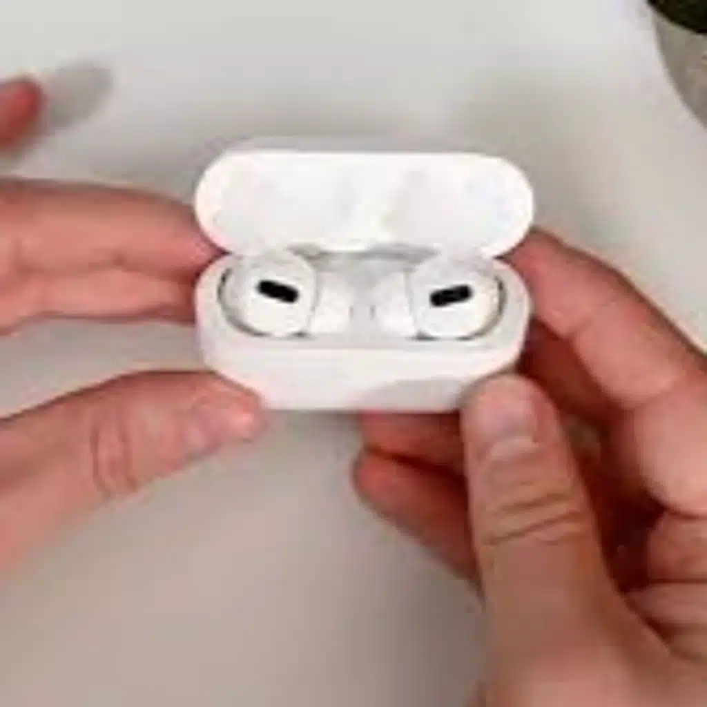 Could We Control the Apple AirPods Pro 2 by Clicking Our Teeth?  (04.01.21)