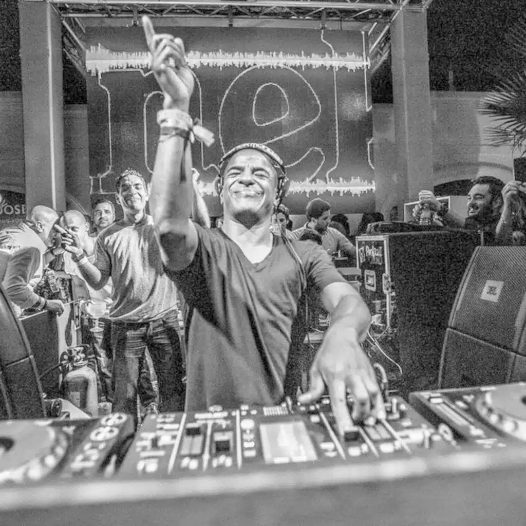 الموسيقى ليست إلا جسدٌ باحث!