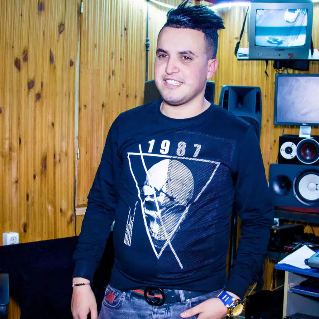 La Saheb La Hbib Ga3 Daro M3aya L3ib (feat. Cheb Midou)