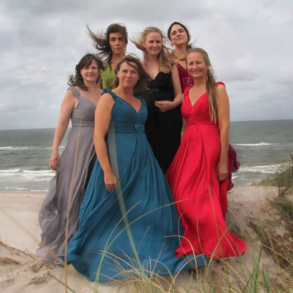 Eg Gjette Tulla (feat. Katrina Petersen, Maria Kynne, Else Juutilainen, Tine Refsgaard, Elisabeth Vik & Kamilla Kovacs)