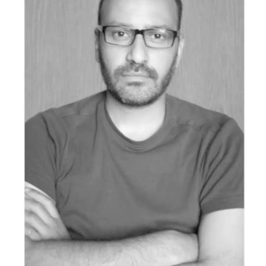 عشوائي (21) حوار مع هيثم الوردانى كيف ينهى الكاتب عمله ويعيد صياغة مساره