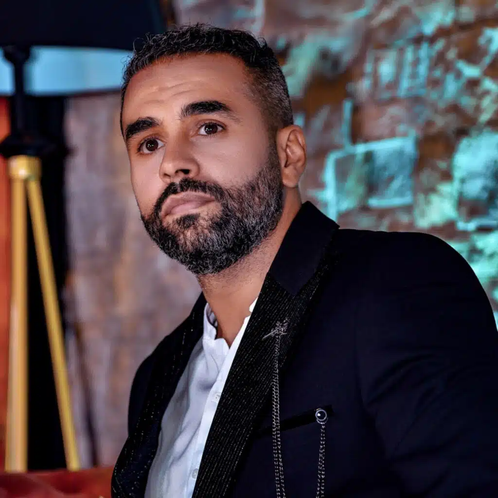 عينيهم كي قاطعين