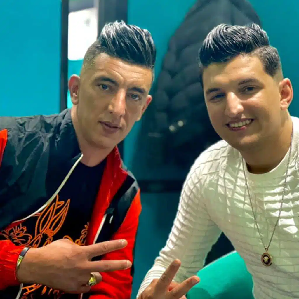 Nass Kharja Takhdam W Ana Fel Bayda Ncham (feat. Mounir Recos)