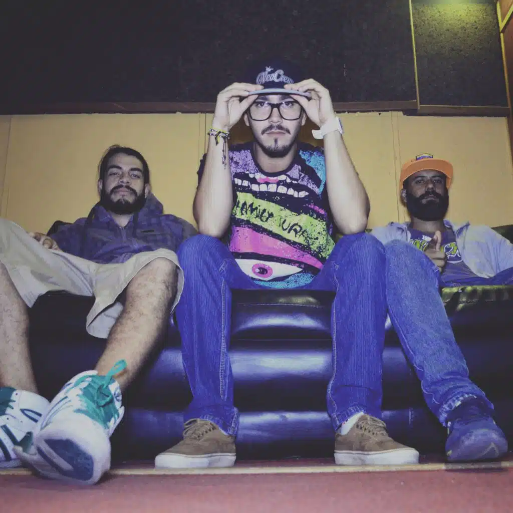 Mueve tu cuerpo (feat. ojos chinos LC)