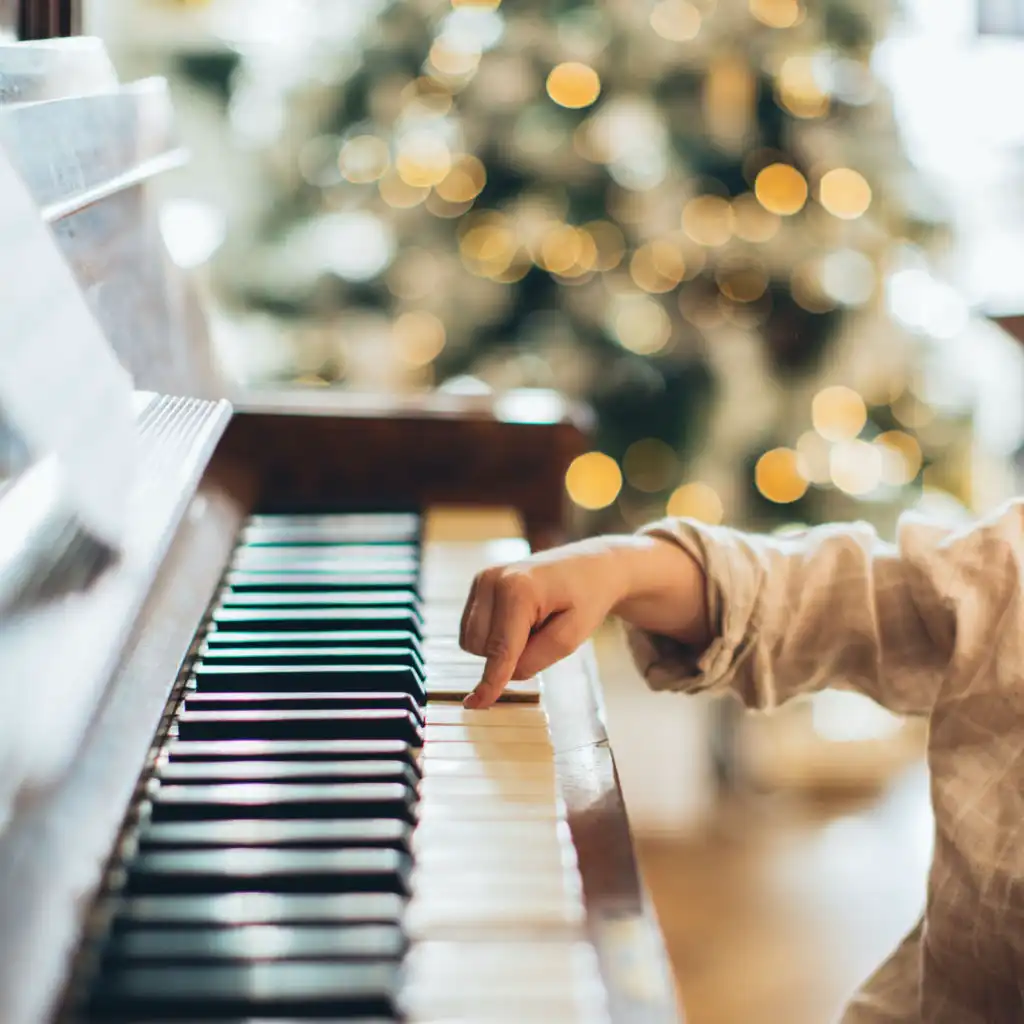 Beautiful Christmas Piano Music Part 2