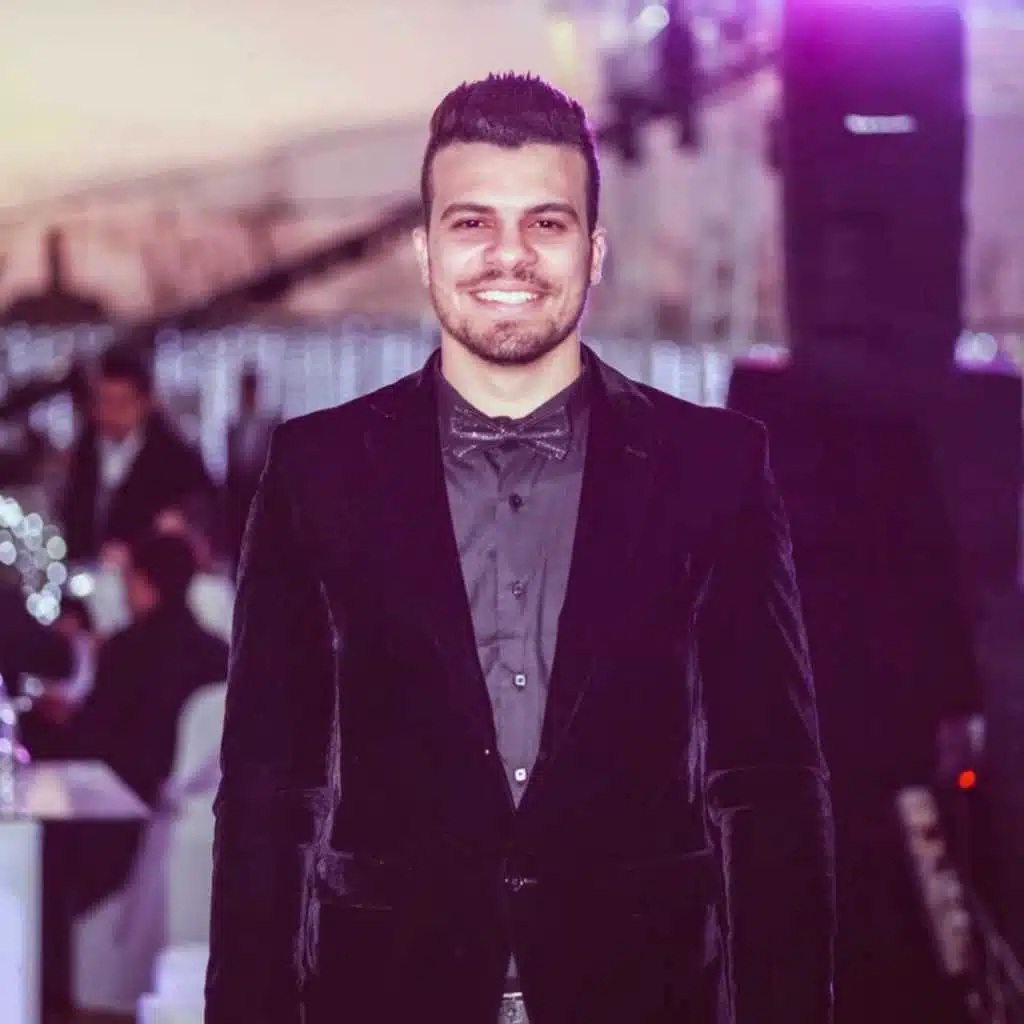 الخاين والأصيل