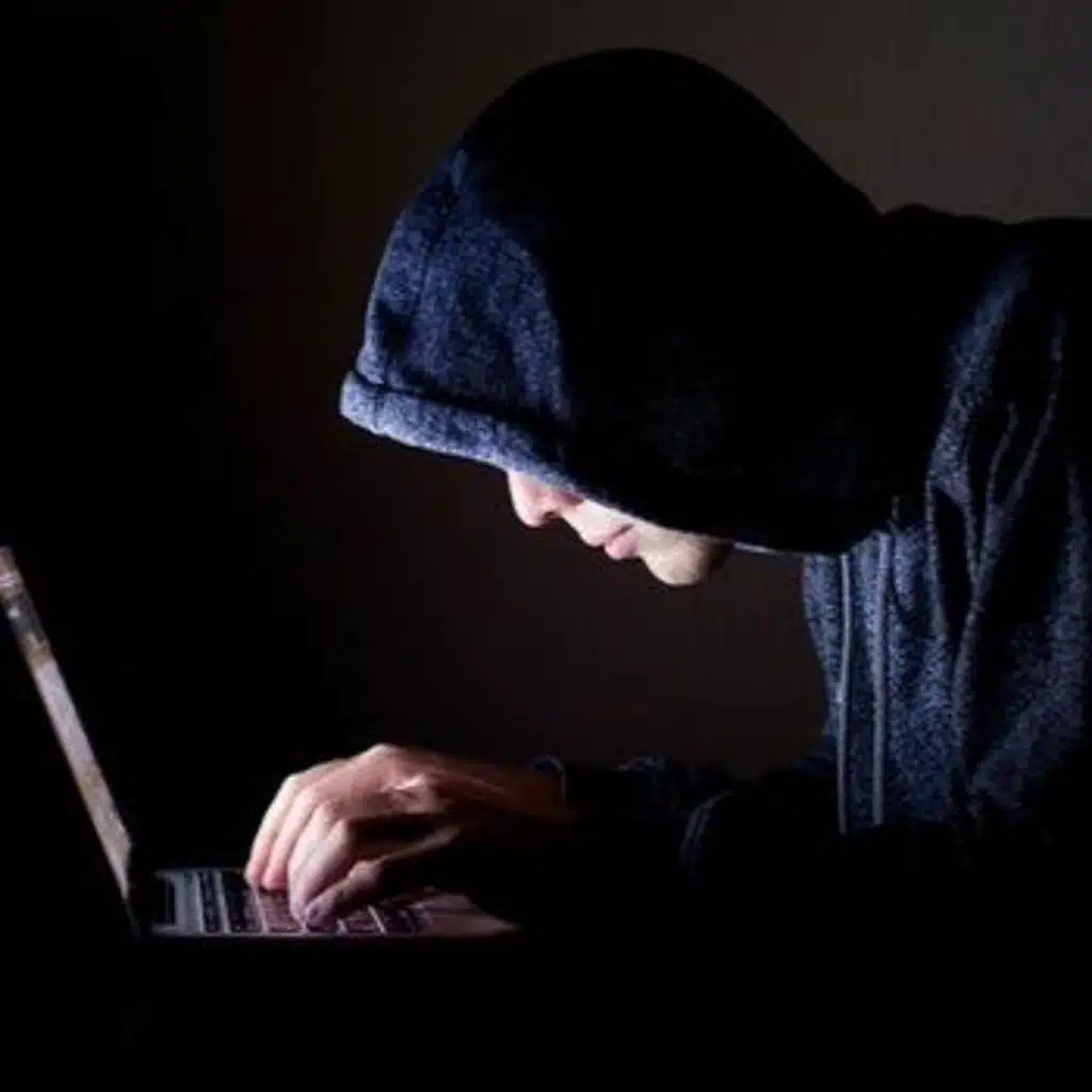 Hackers Using Social Media to 'Stalk' Potential Victims (26.04.21)