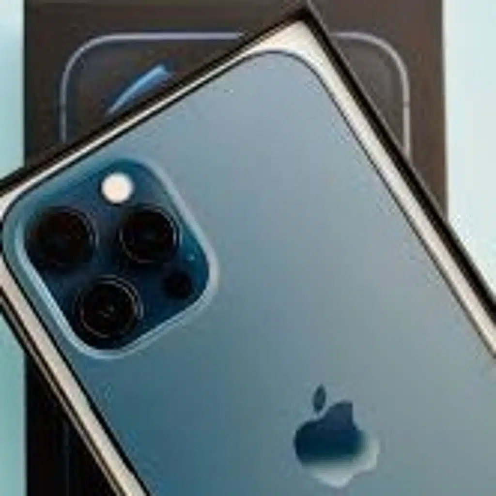 Brazil Fines Apple $2 Million for Not Including Chargers with iPhone 12 series (23.03.21)