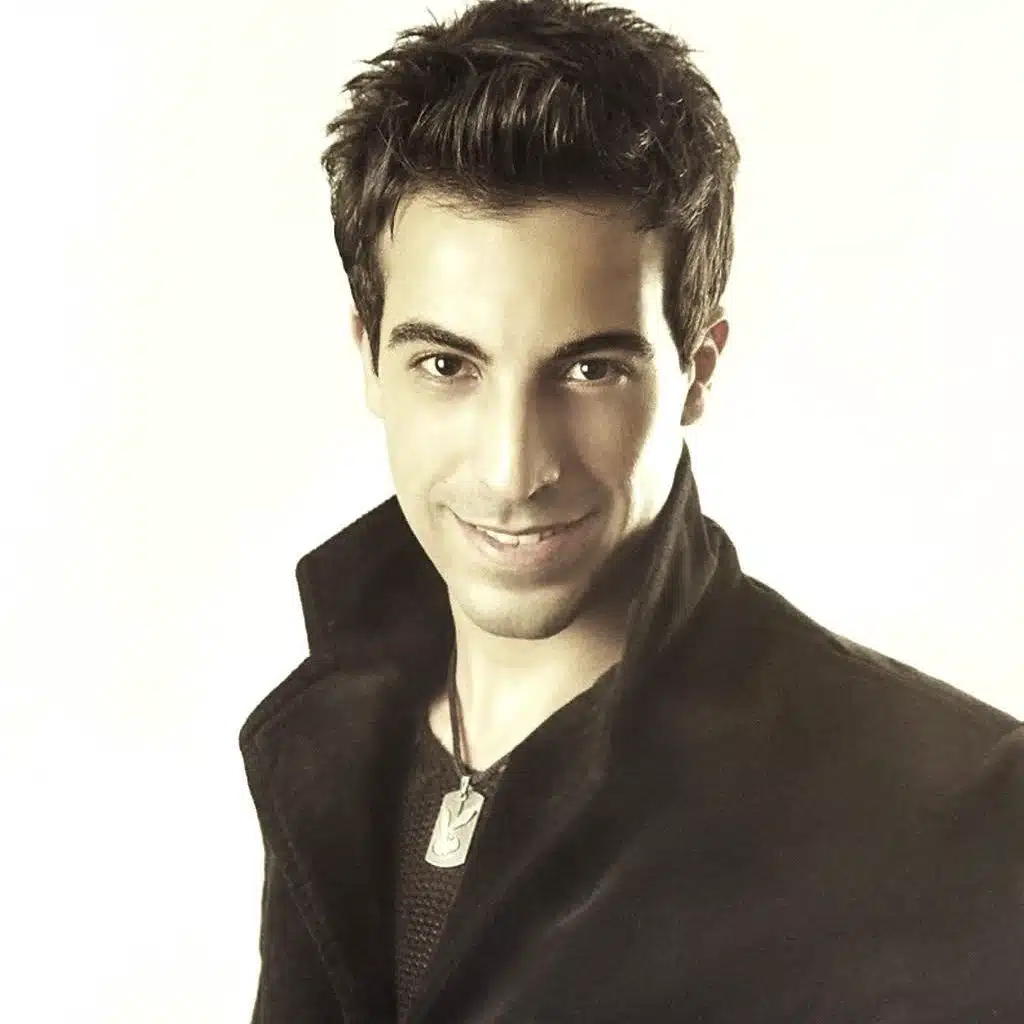 في عنيكي كلام