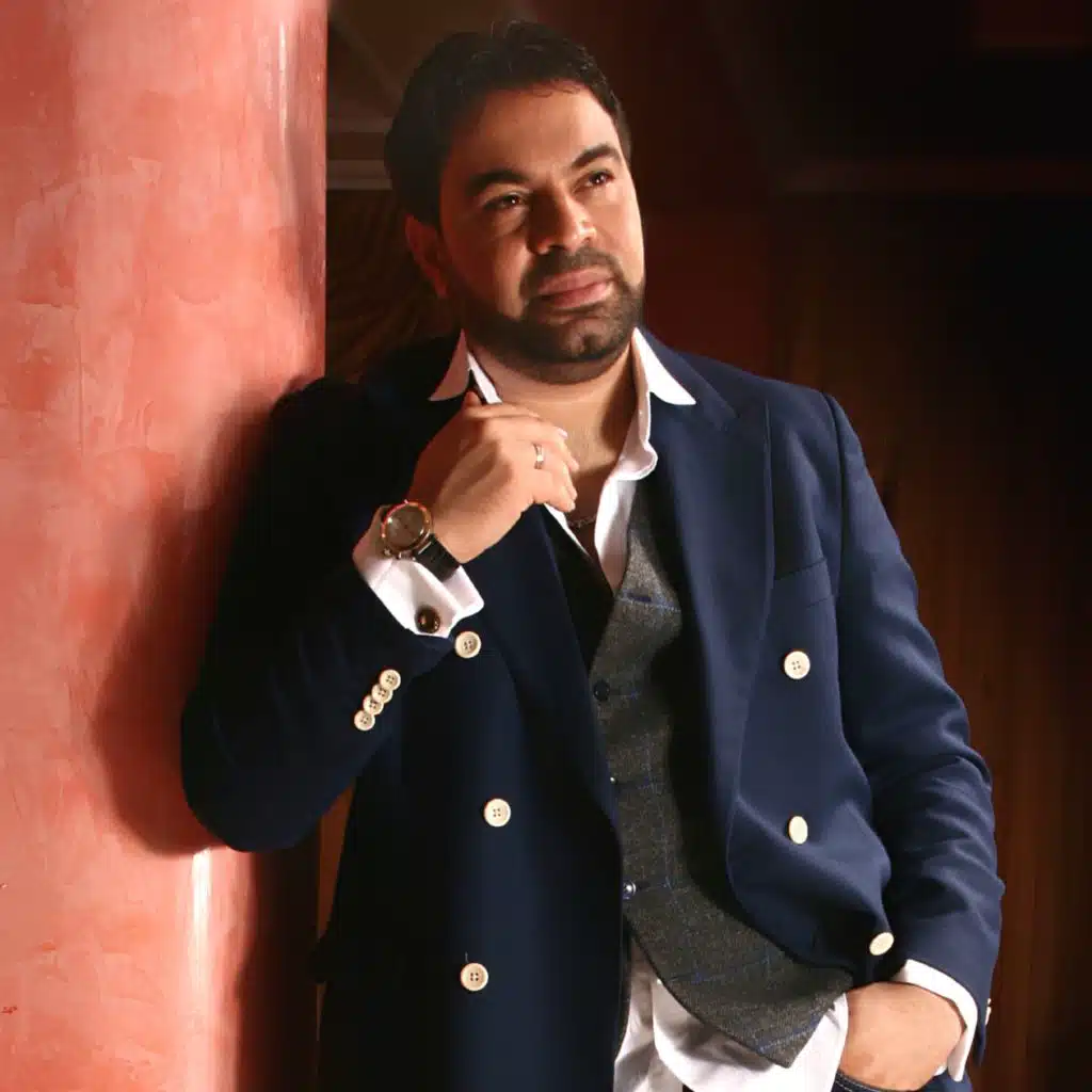 Mergem Mai Departe (feat. Claudia)