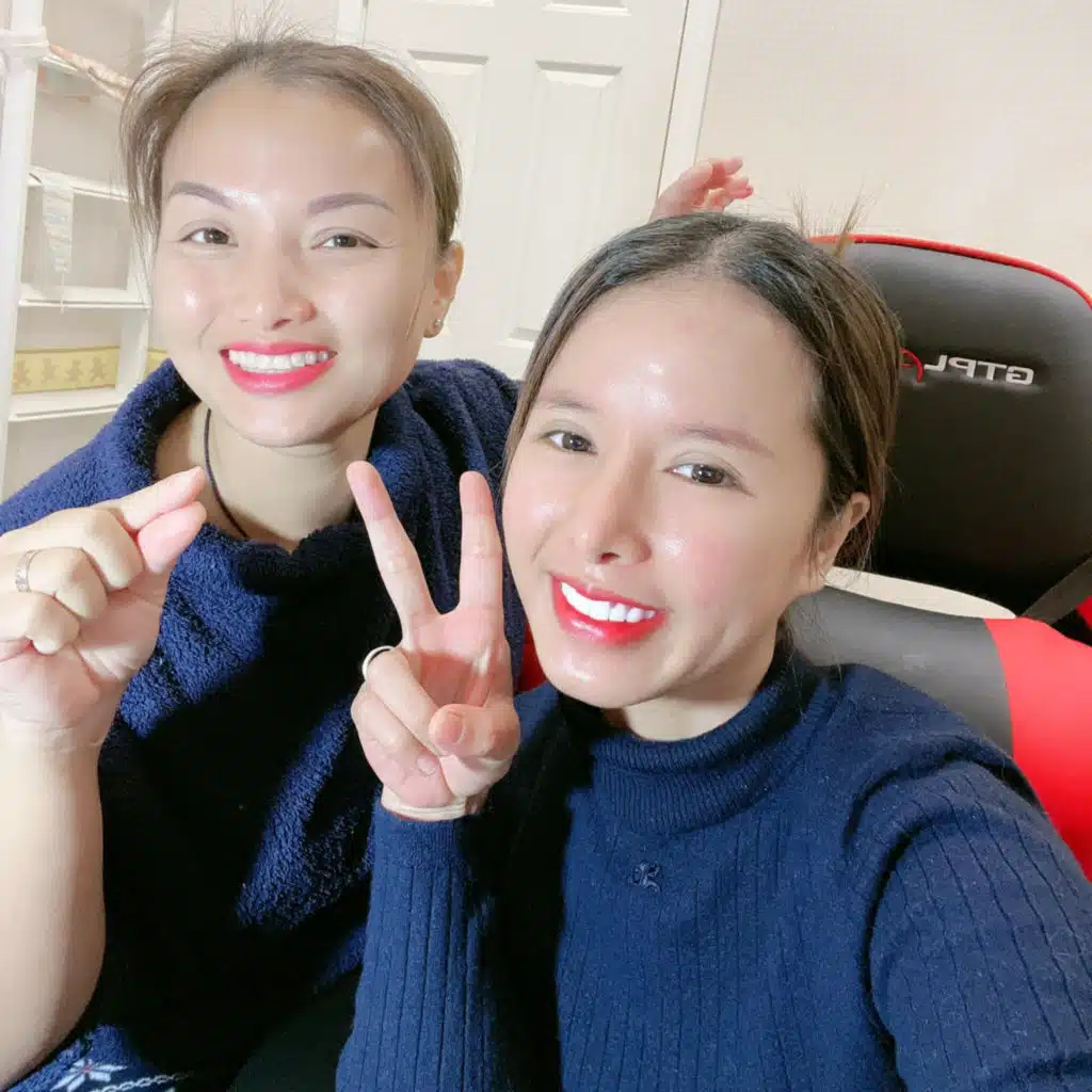 Quỳnh Trần JP và Vợ chồng bà Nhân đang review đồ ăn bỗng oà khóc nức nở, chuyện gì đang xảy ra?