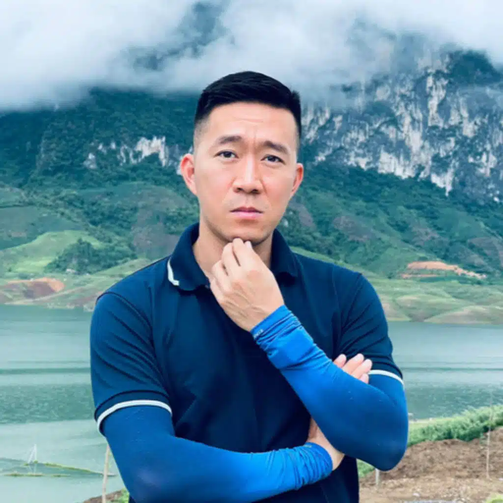 YouTuber "kinh dị" số 1 Việt Nam: Sóng đập kì quái, suýt bỏ mạng trên biển?