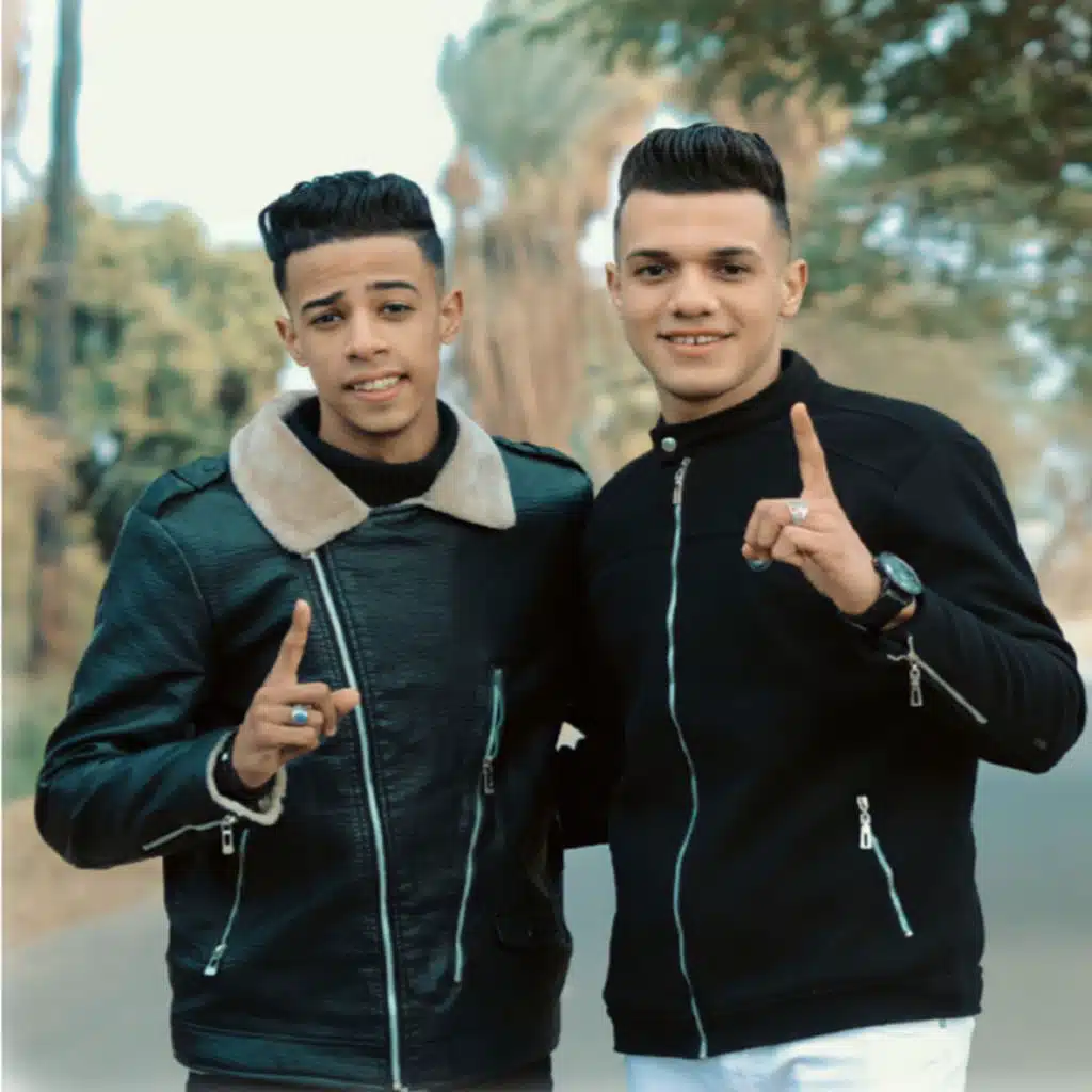 انا شخص باسمي مكتفي