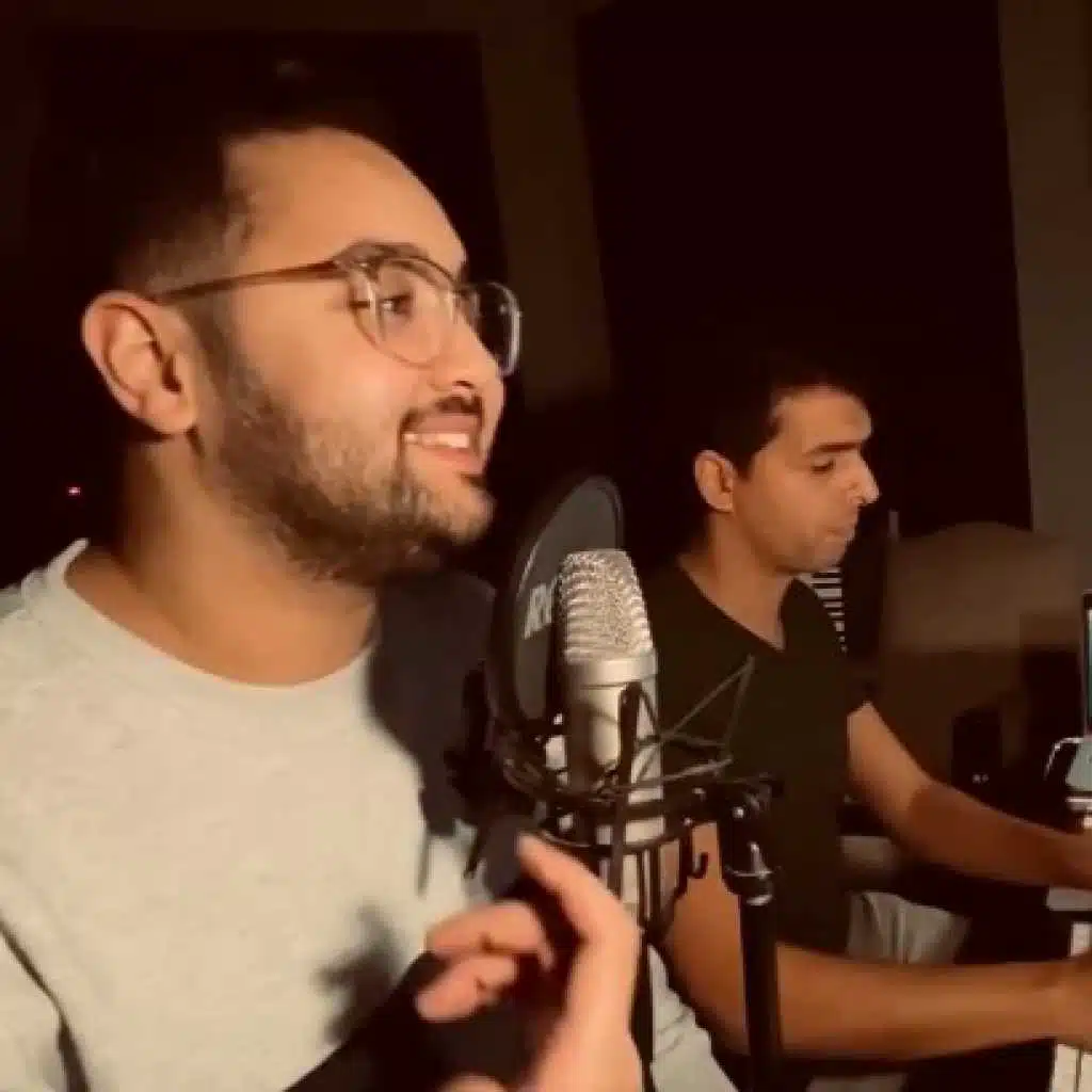 جنبك علي طول