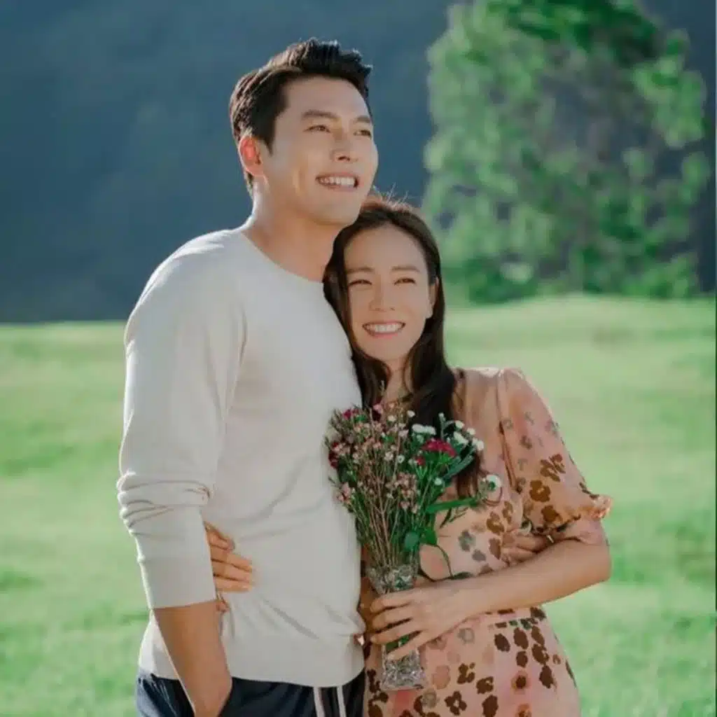 Hyun Bin - Son Ye Jin nhận quà cực khủng trước thềm hôn lễ