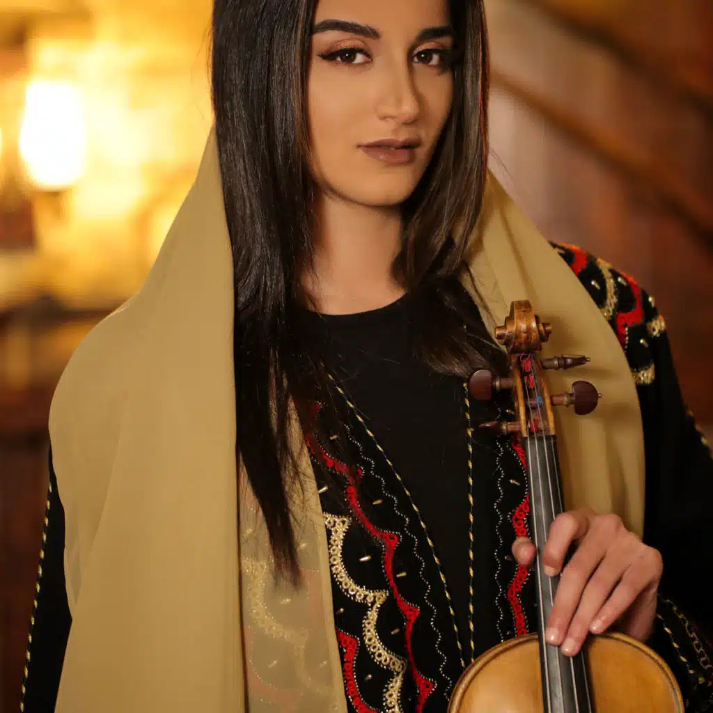 احنا عشقناها - كلما زادت المحن