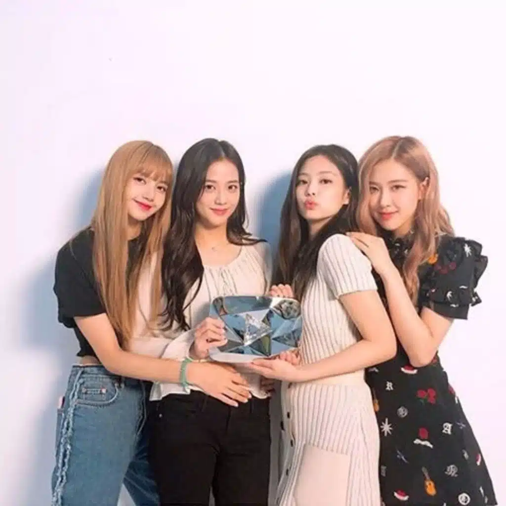 BLACKPINK có nguy cơ tan rã, loạt bằng chứng được chính fan đưa ra