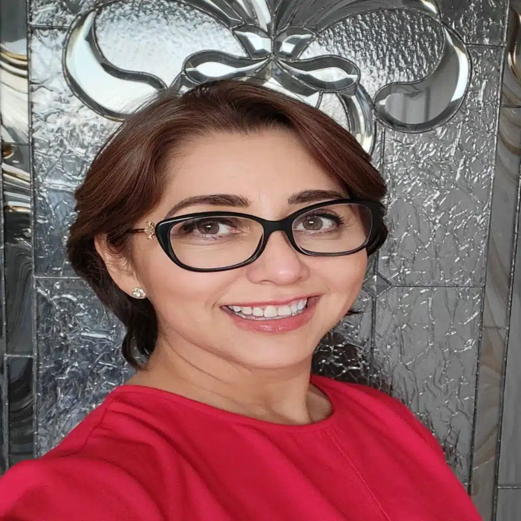 Episode 65: Smart Habits for Overcoming an All-or-Nothing Mindset with Nora Díaz