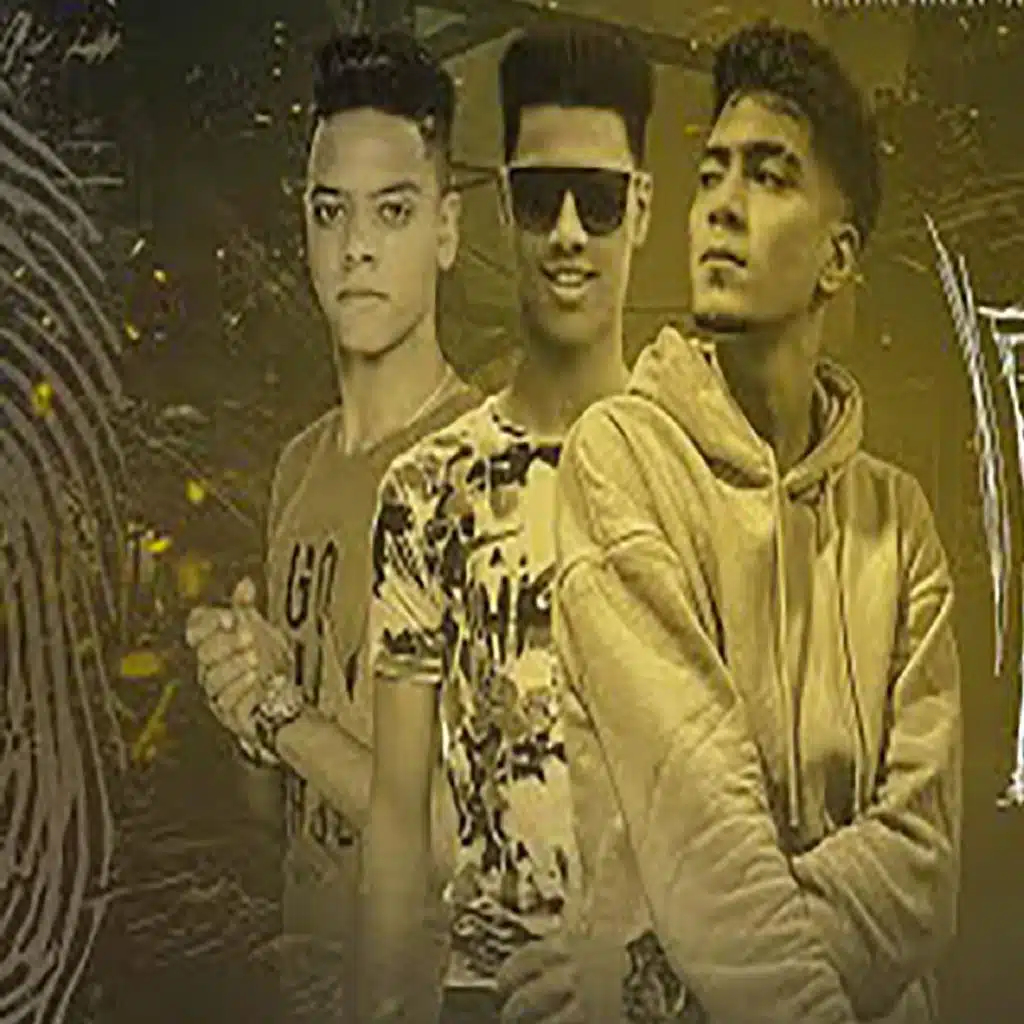 عايش حياتي انا مش مبسوط