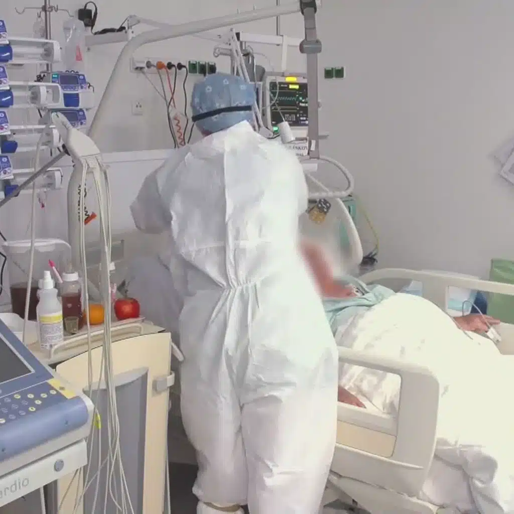 Rychlejší a nakažlivější varianta koronaviru omikron. Jak ji rozpoznat?