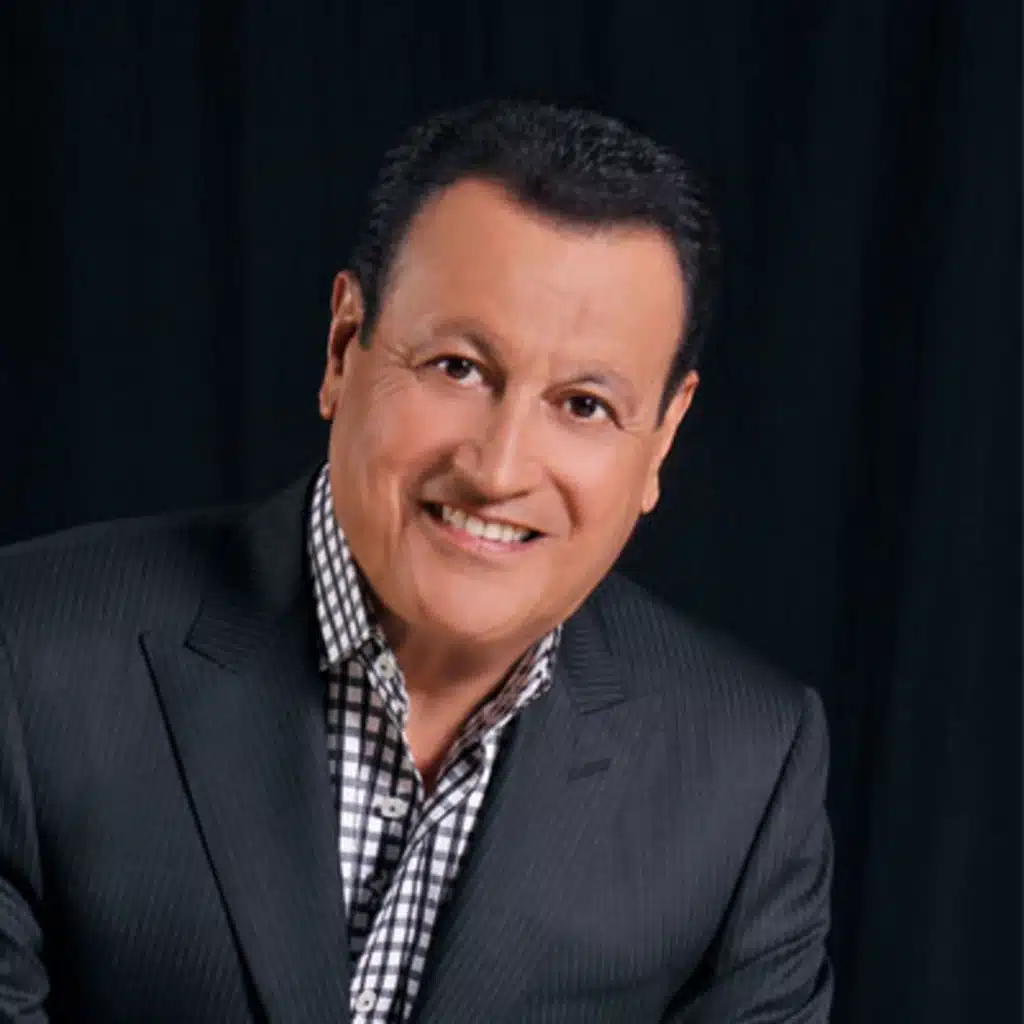Ismael Miranda cantando boleros en Noche de Romance