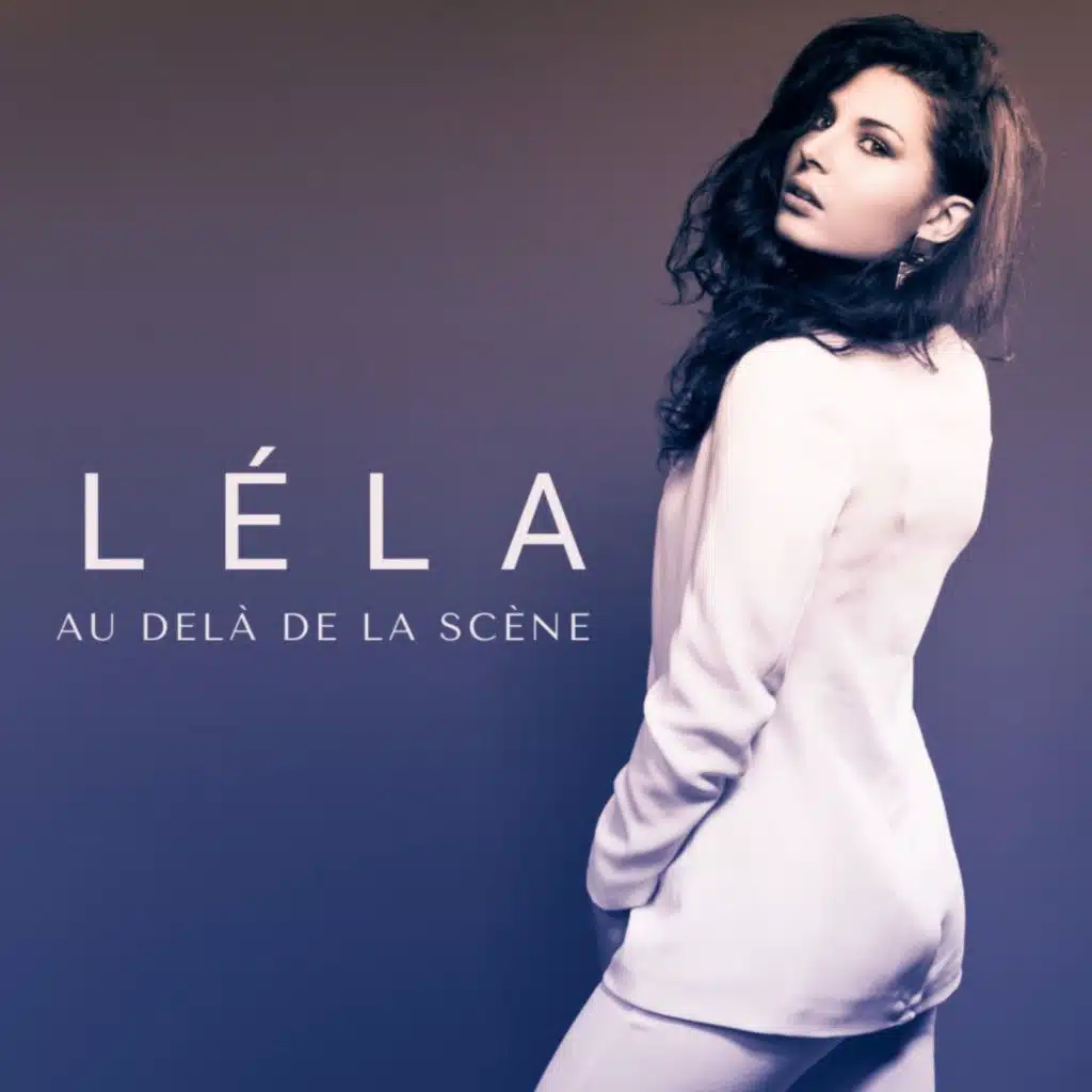Au delà de la scène