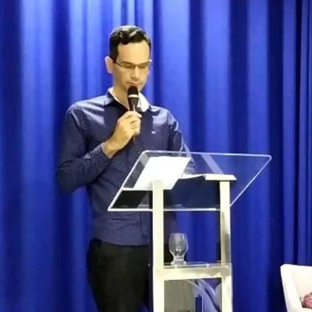 Quem é você diante da Cruz de Cristo?