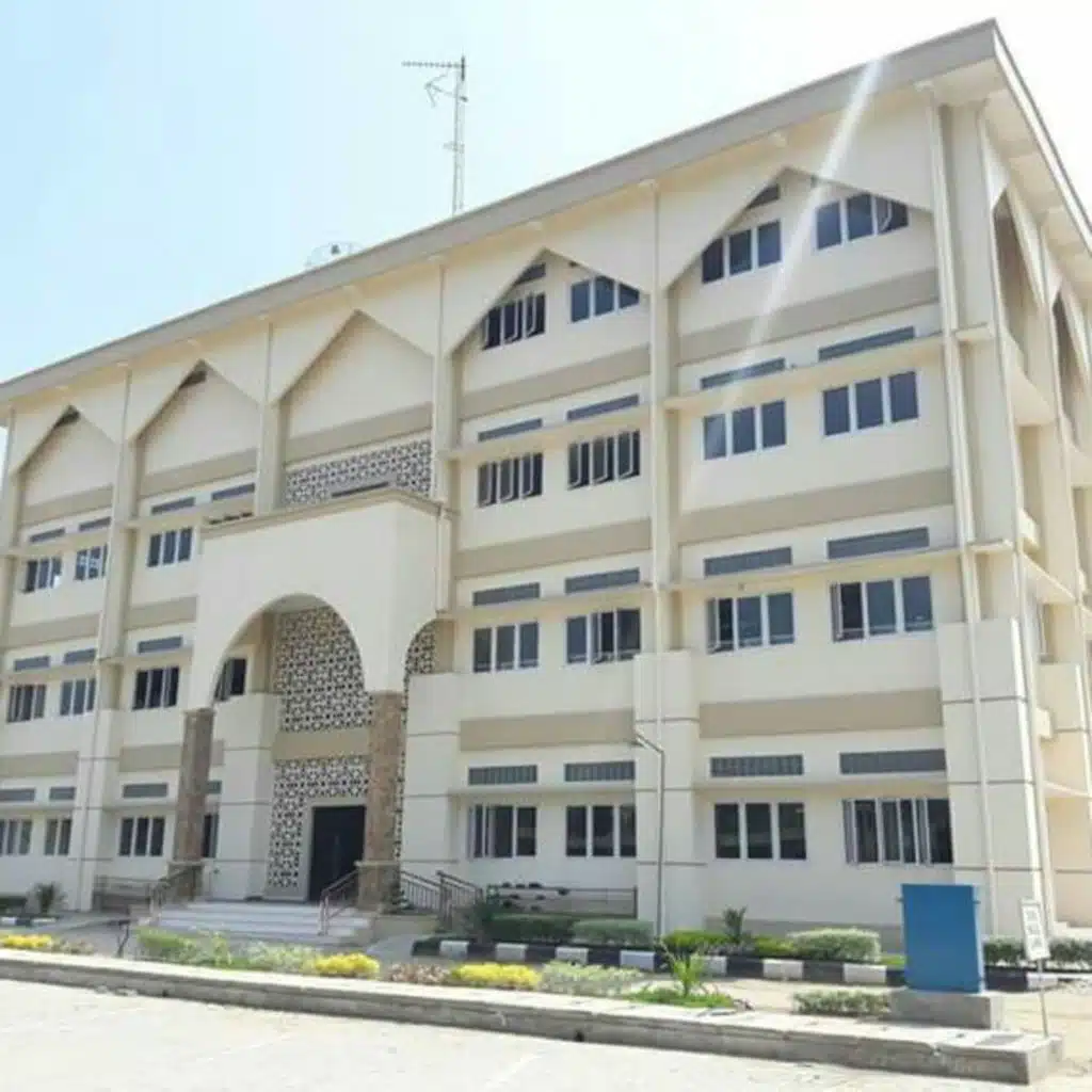 الحوار مع الإندونيسي الأخ عليان شاه - دراسة اللغة العربية في المرحلة الجامعية
