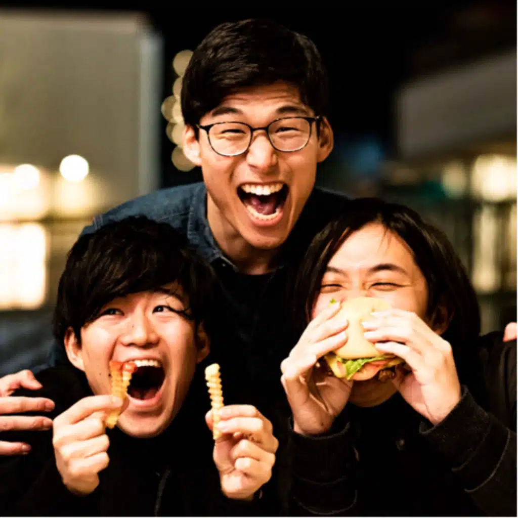 「イヤフォンみたいななめこ」って聴こえる洋楽の曲名は何ですか？