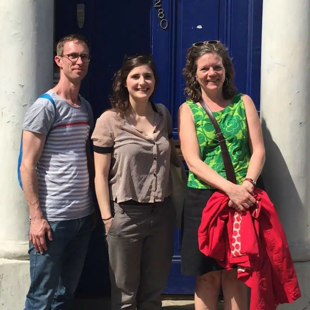 Varför vill somliga av oss se romantiska komedier om och om igen?