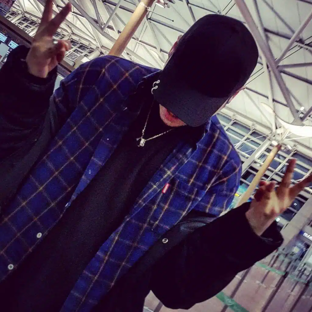 Fresh like us (feat. Undervoid7 & Dinoz)